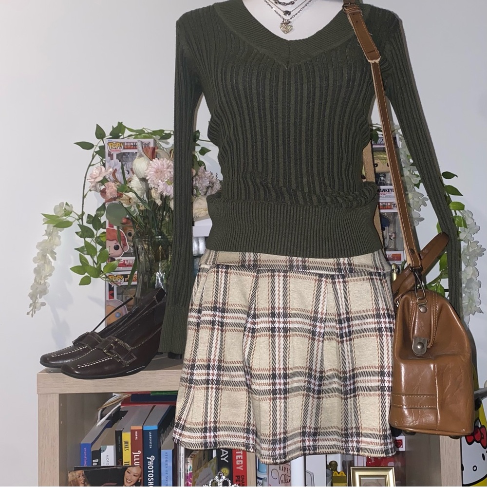 Derek Heart 90s vintage style whimsical dark academia plaid mini skirt